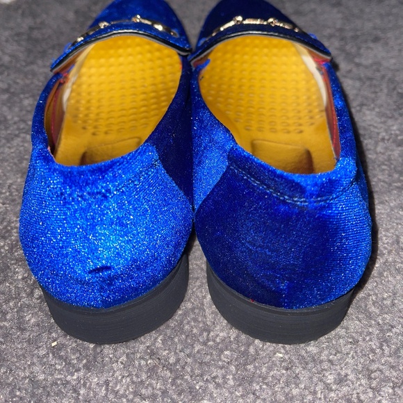 Mens Blue Velvet Loafers Gold Colored Accent Shoes - Picture 3 of 5